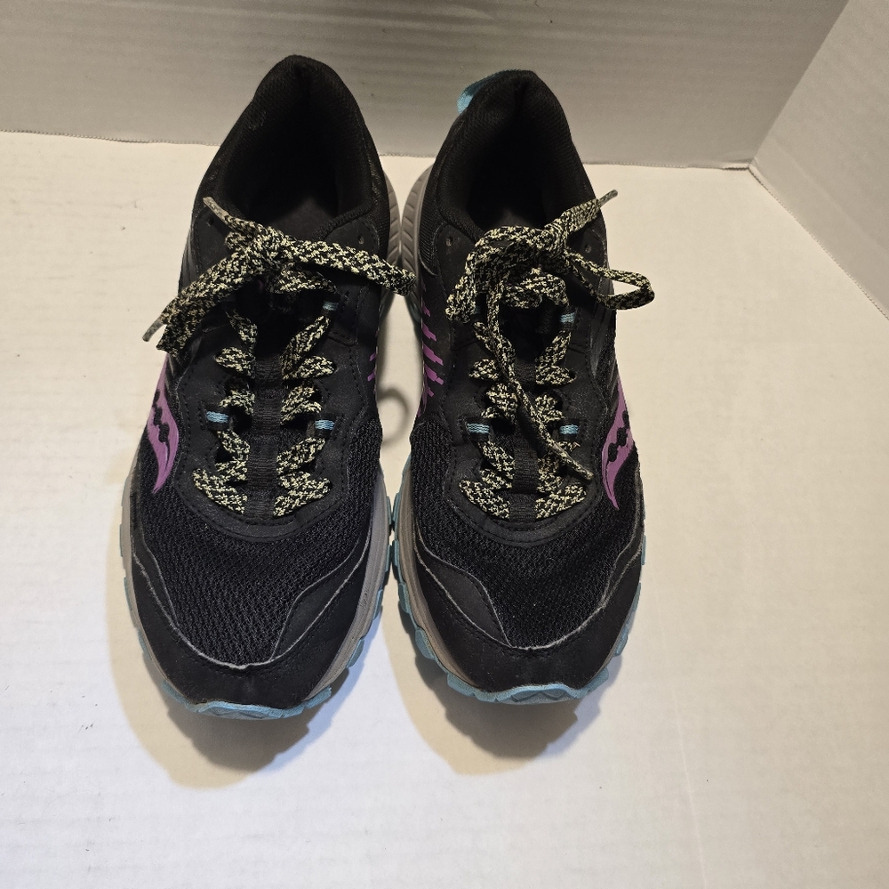 Women running shoes Saucony Brand Used In Good‎ Condition